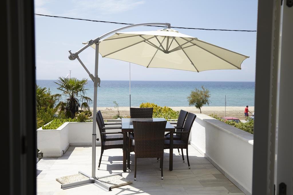 Beach Front Villa Nea Kallikrateia Екстер'єр фото