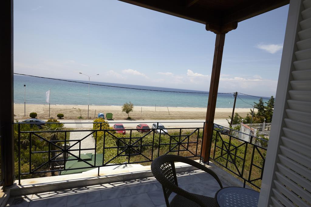 Beach Front Villa Nea Kallikrateia Екстер'єр фото