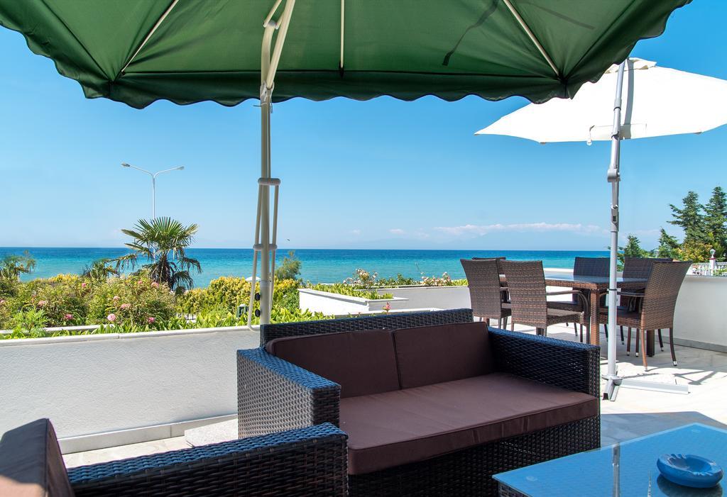 Beach Front Villa Nea Kallikrateia Екстер'єр фото