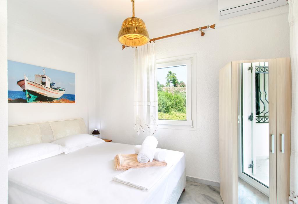 Beach Front Villa Nea Kallikrateia Екстер'єр фото